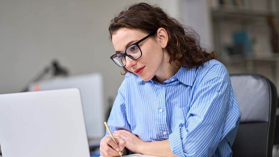 नियोबैंक्स,  डिजिटल बैंकिंग, पारंपरिक बैंक,  बैंकिंग भविष्य, ऑनलाइन बैंकिंग, वित्तीय तकनीक