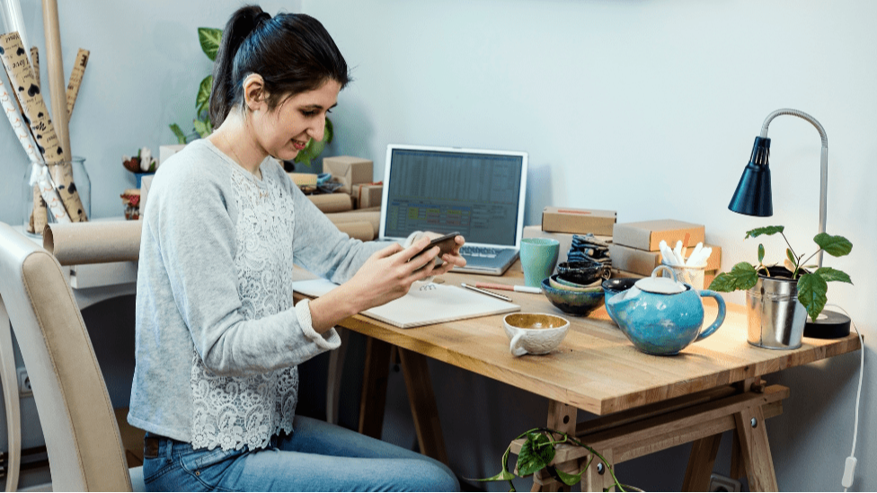 बिजनेस क्रेडिट कार्ड, छोटे उद्यमियों के लिए लाभ, नकदी प्रवाह सुधार, व्यापार खर्च प्रबंधन, रिवॉर्ड्स और कैशबैक, क्रेडिट स्कोर सुधार