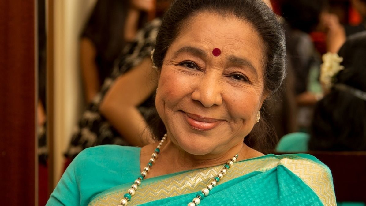 आशा भोंसले,  पर्सनैलिटी राइट्स,  बॉम्बे हाईकोर्ट,  एआई आवाज क्लोनिंग,  अनधिकृत उपयोग,  व्यक्तित्व अधिकार उल्लंघन,  नाम छवि पहचान,  अंतरिम राहत,  डिजिटल प्लेटफॉर्म रोक,  विष्णू सहस्रनाम