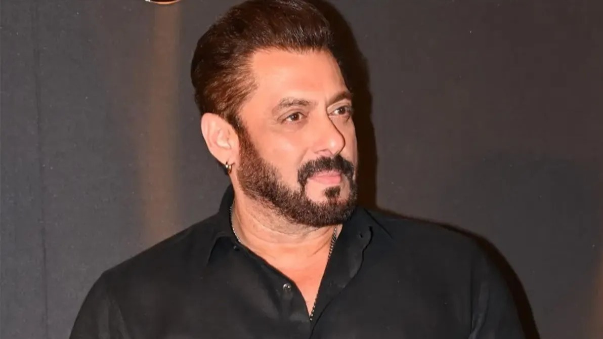 सलमान खान,  बैटल ऑफ गलवान,  आर्मी यूनिफॉर्म,  गलवान घाटी संघर्ष,  नई तस्वीर वायरल,  अपूर्व लाखिया,  सोल्जर लुक,  मूंछें,  भारतीय सेना,  फैन फोटो