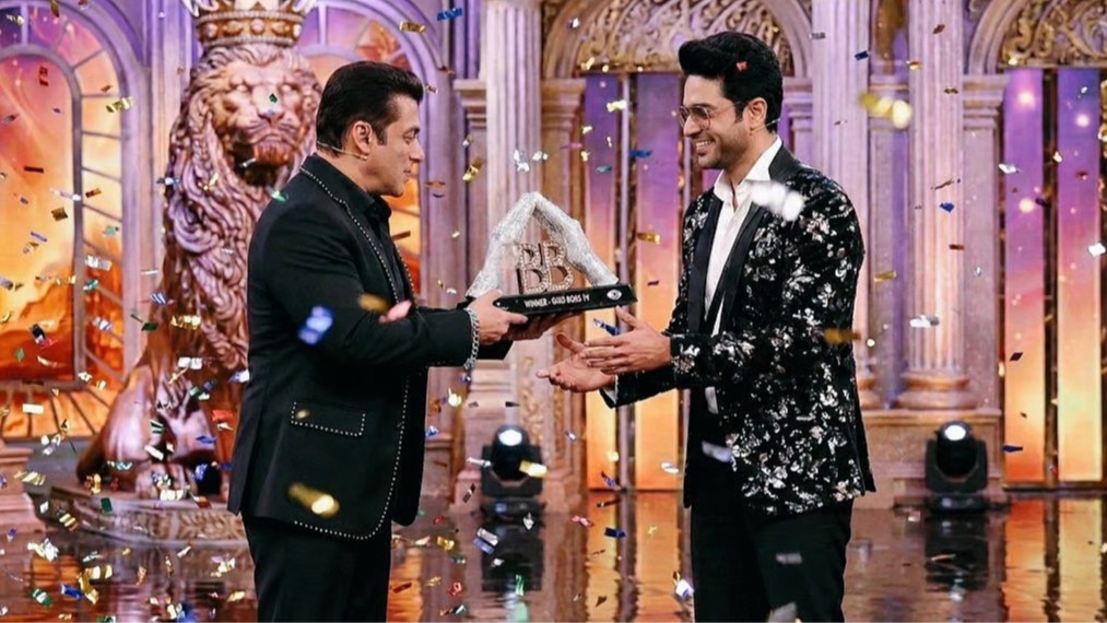 बिग बॉस 19 विजेता,  गौरव खन्ना फाइनल,  Bigg Boss 2025 Trophy,  बिग बॉस 19 पुरस्कार राशि,  गौरव खन्ना भावुक पोस्ट,  Salman Khan Bigg Boss,  Reality Show Winner,  Trending News,  गौरव खन्ना सोशल मीडिया,  Bigg Boss 19 Finale