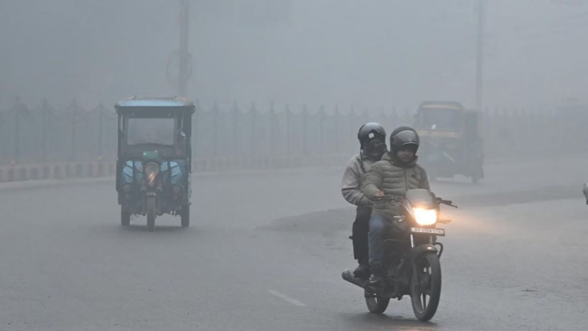 यूपी में मौसम का मिजाज बदलेगा,  उत्तर प्रदेश में नए साल का मौसम,  यूपी में कोहरे से राहत कब मिलेगी,  यूपी में बारिश के आसार जनवरी 2026,  उत्तर प्रदेश मौसम पूर्वानुमान नए साल,  यूपी में ठंड और बारिश की संभावना,  उत्तर प्रदेश में घना कोहरा अपडेट,  यूपी मौसम समाचार हिंदी