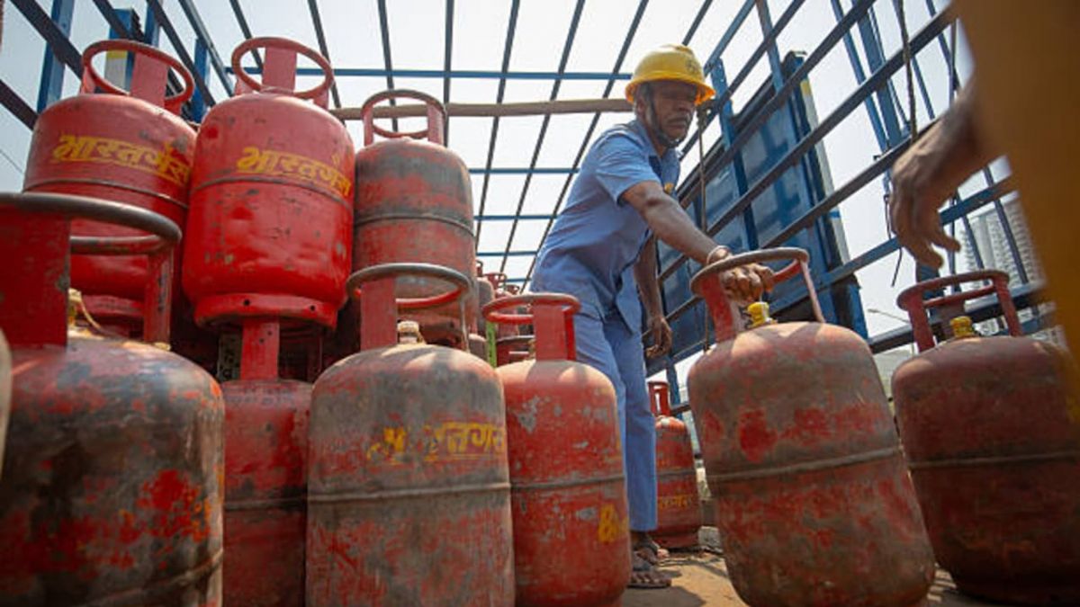 एलपीजी सिलेंडर नए नियम,  1 मई गैस सिलेंडर नियम,  गैस सिलेंडर ओटीपी डिलीवरी,  एलपीजी बुकिंग नियम बदलाव,  घरेलू गैस सिलेंडर अपडेट,  एलपीजी सिलेंडर कीमत अपडेट,  गैस सिलेंडर नई व्यवस्था,  एलपीजी उपभोक्ता नियम 2026,  गैस सिलेंडर बुकिंग गैप नियम,  भारत में एलपीजी नियम